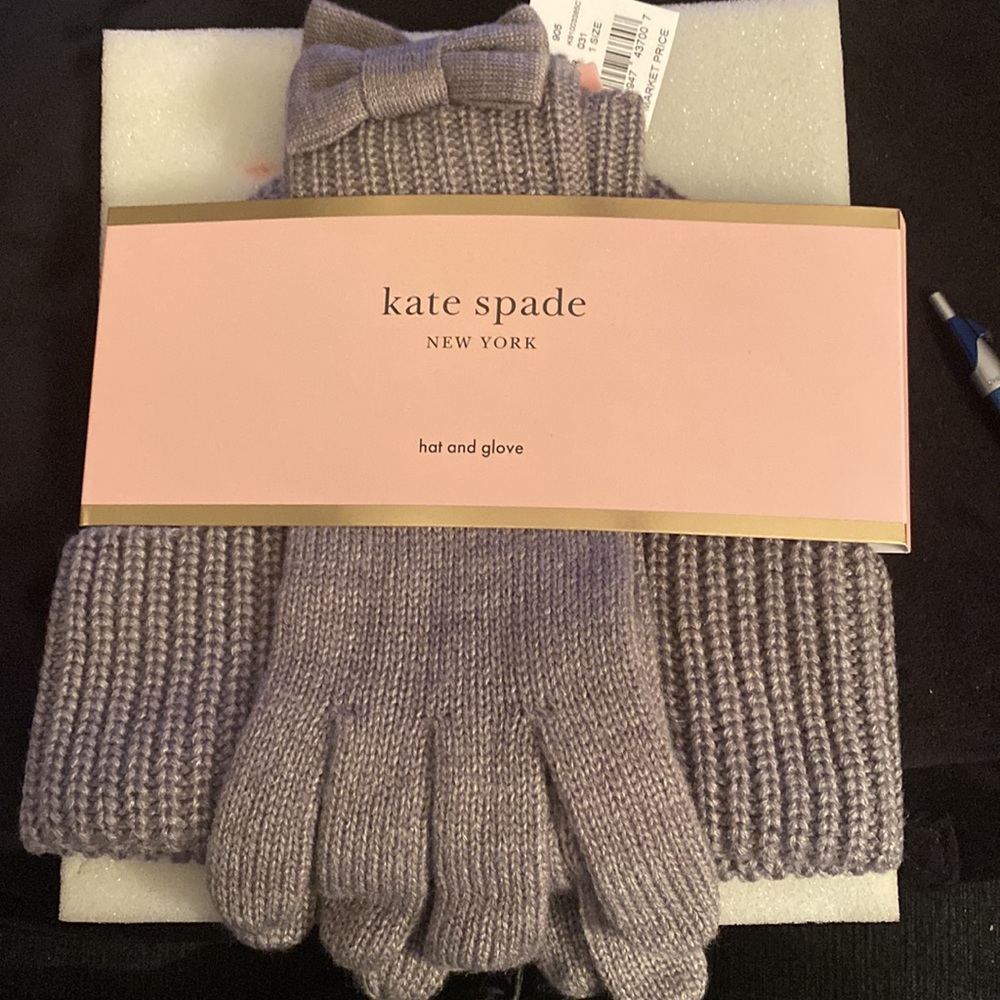 Kate spade gray 2 piece beanie and glove set